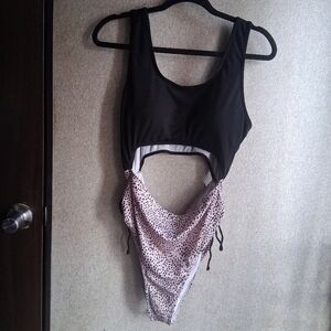 Plus Size Swimsuit 2xl One Piece High Waist Cut Out Black Pink Curvy